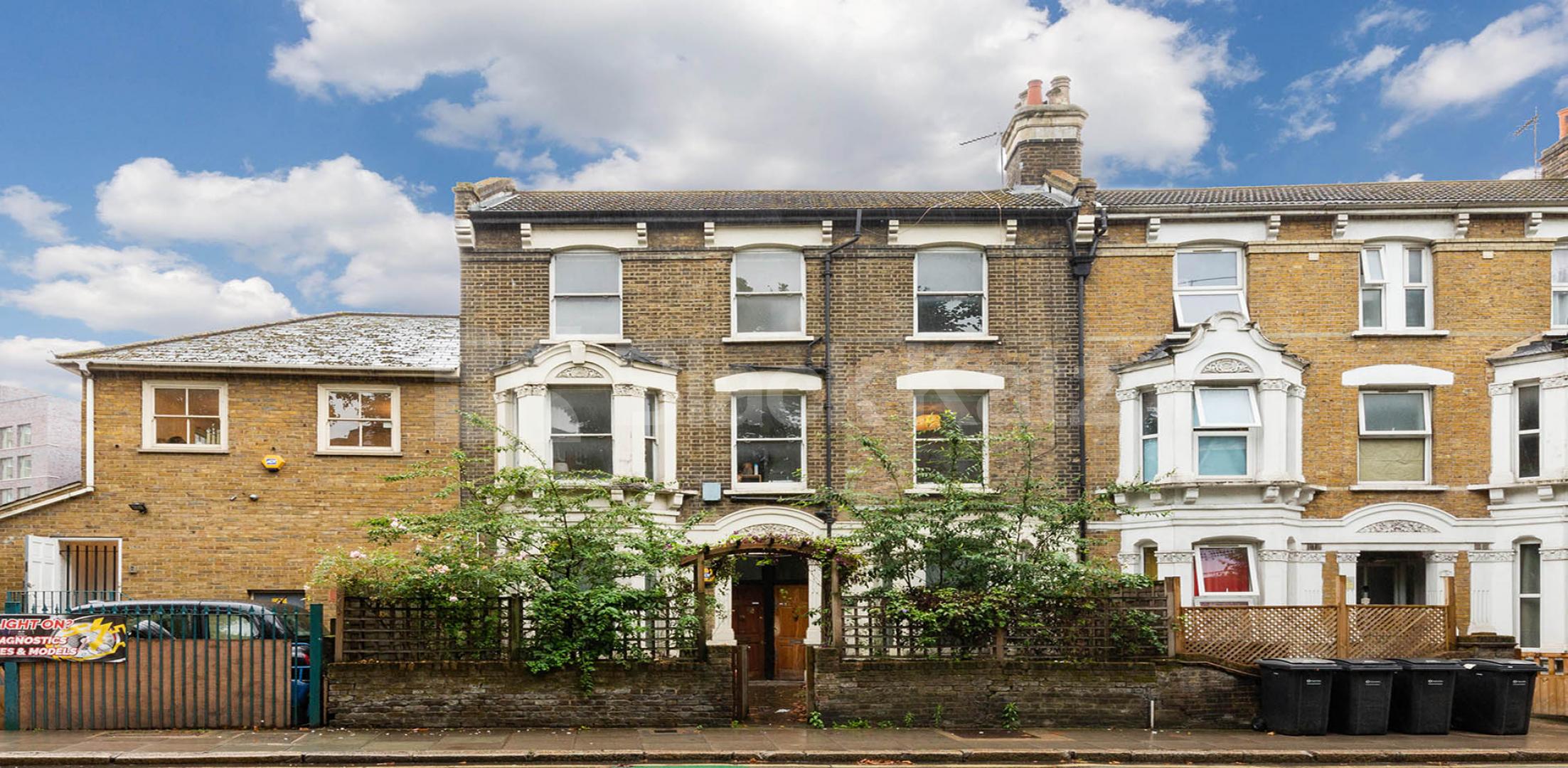 Spacious four bedroom 2 bathroom property set in a period conversion in Camden Agar Grove, Camden